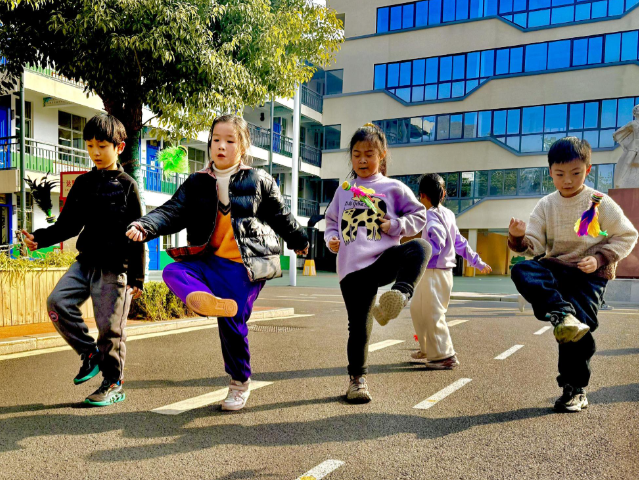 学生体育活动不打扣头即打造专职教师专业教练育人一体化